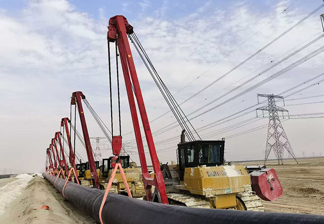 中蘇海工吊管機(jī)在阿聯(lián)酋施工現(xiàn)場(chǎng)表現(xiàn)出色，贏(yíng)得客戶(hù)高度贊譽(yù)