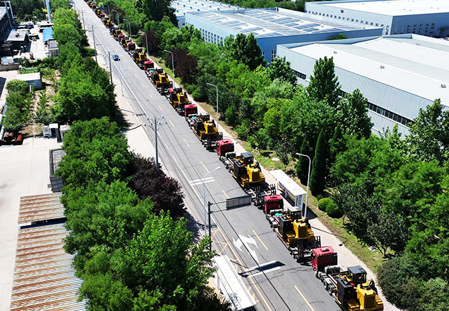 中蘇海工吊管機(jī)集群?jiǎn)⑦\(yùn)，高溫戰(zhàn)力全開(kāi)助建沙特石油動(dòng)脈